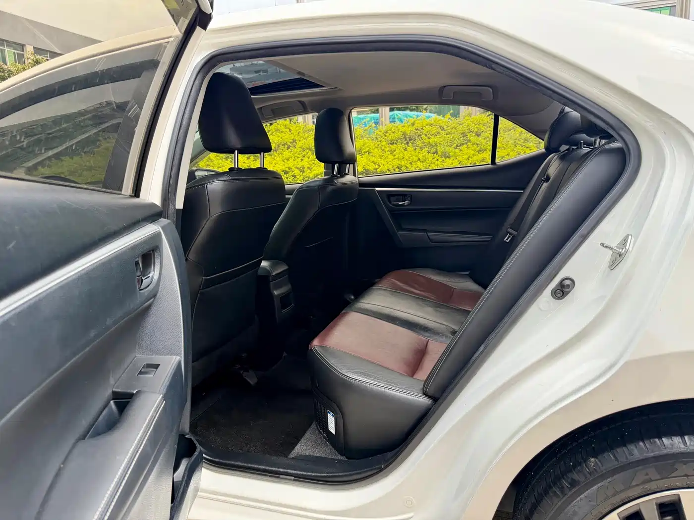 Toyota Corolla 2018 Hybrid 1.8L E-CVT Smart Edition фото 8