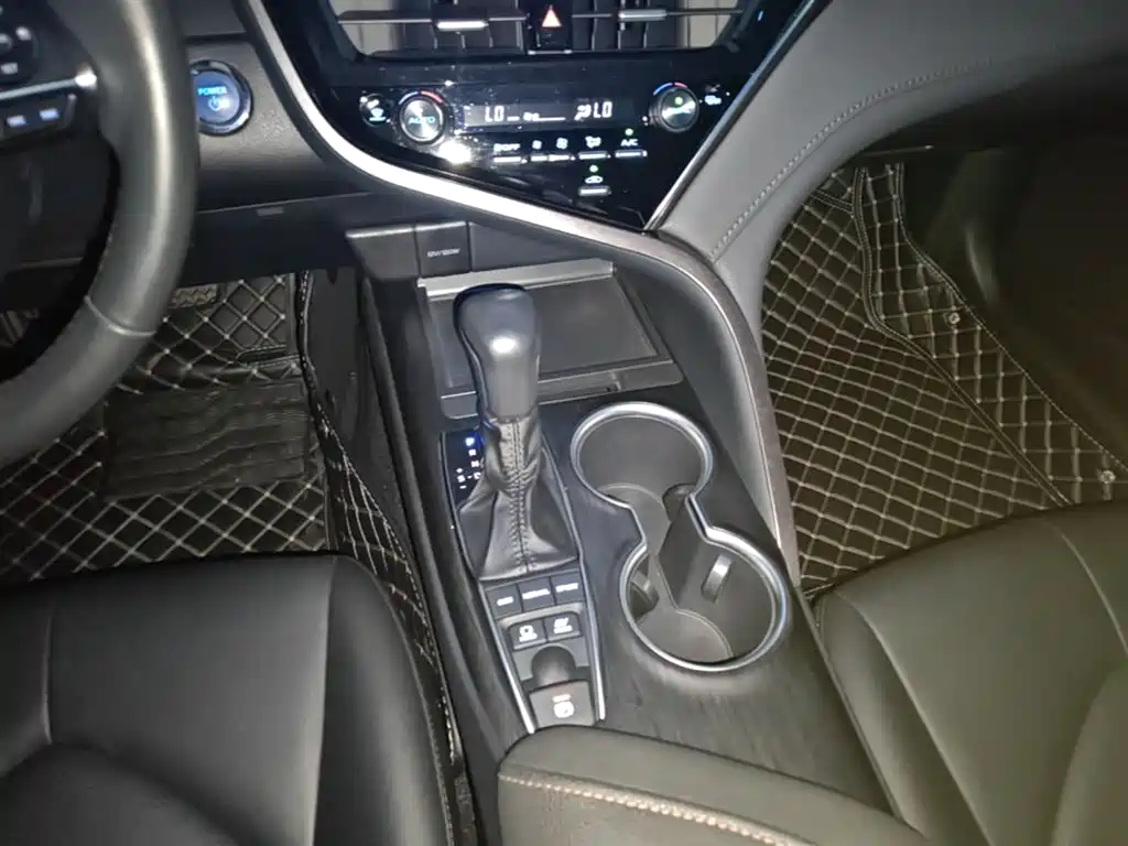 Toyota Camry 2021 Hybrid 2.5HGVP Leading Edition фото 14