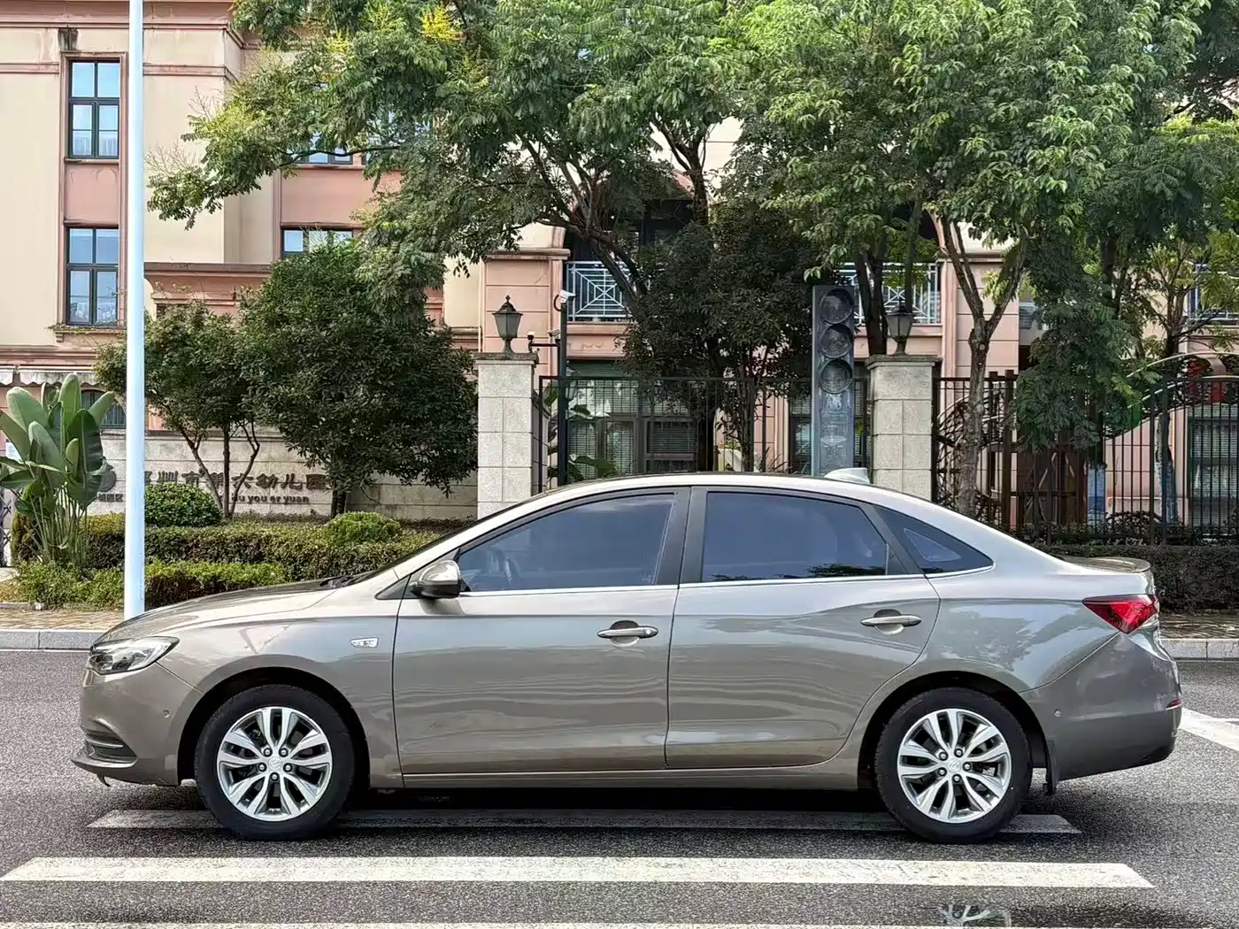Фото 17 - Buick Excelle