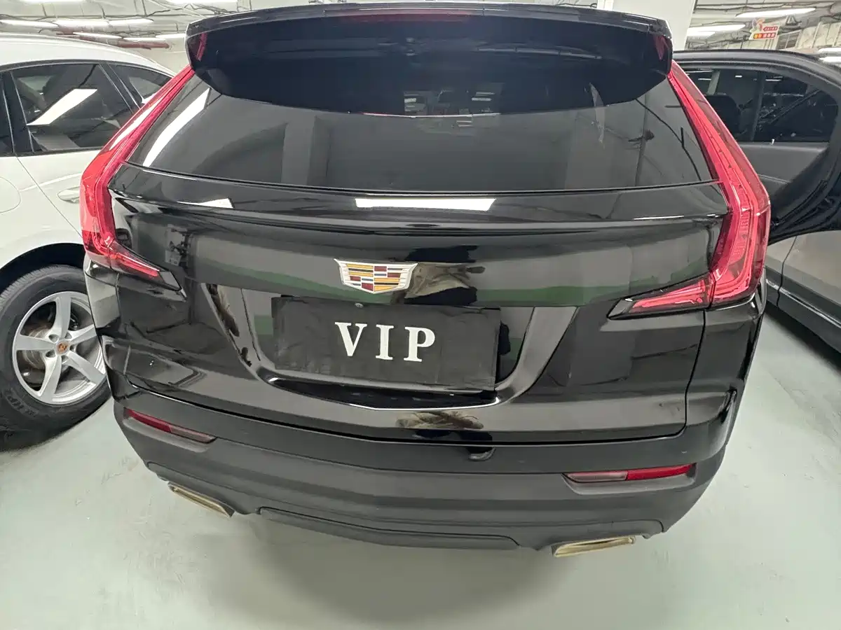 Фото 15 - Cadillac XT4