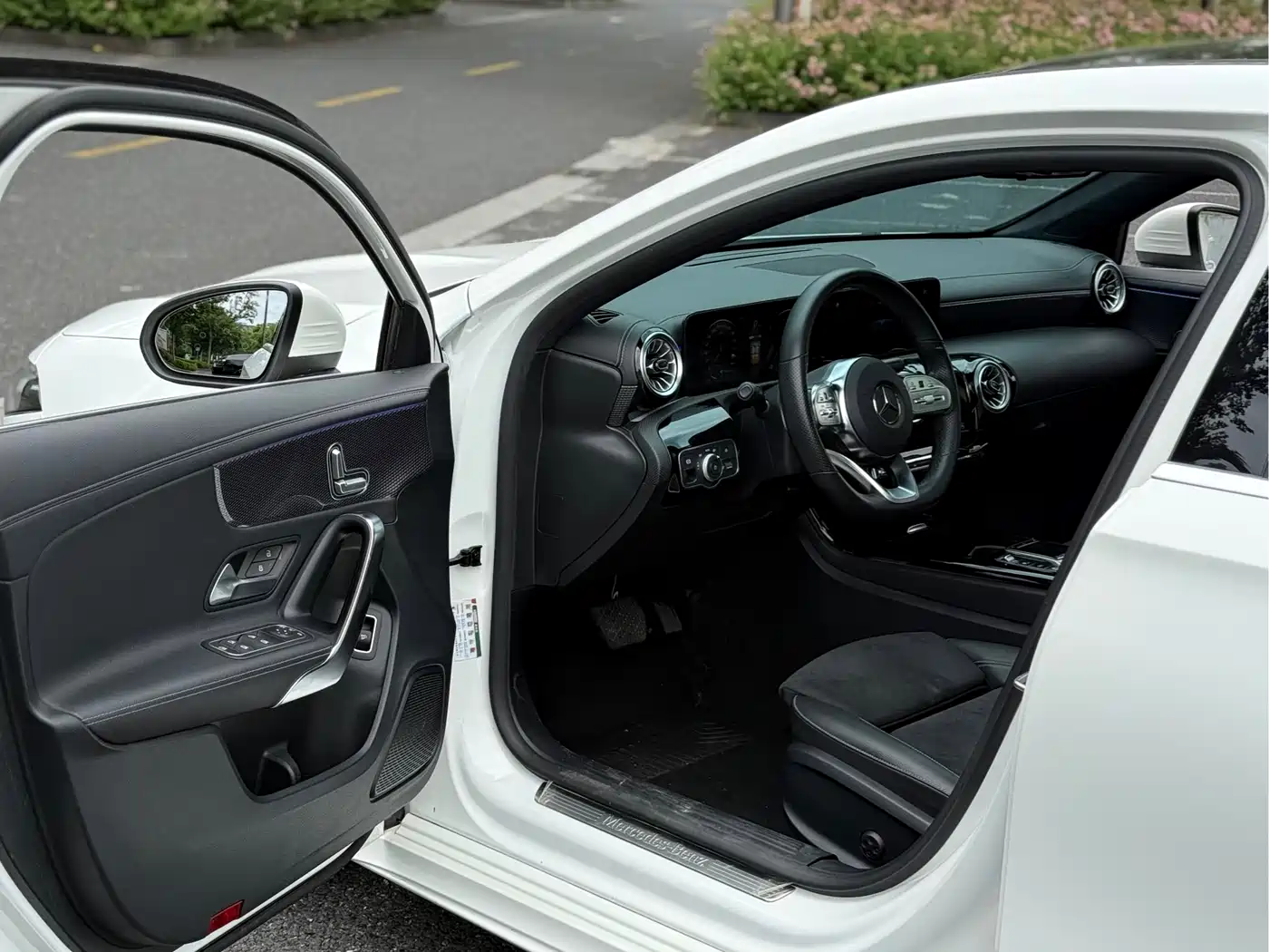 Mercedes-Benz A-Class 2021 A 200 L Sport Sedan Fashion Edition фото 4