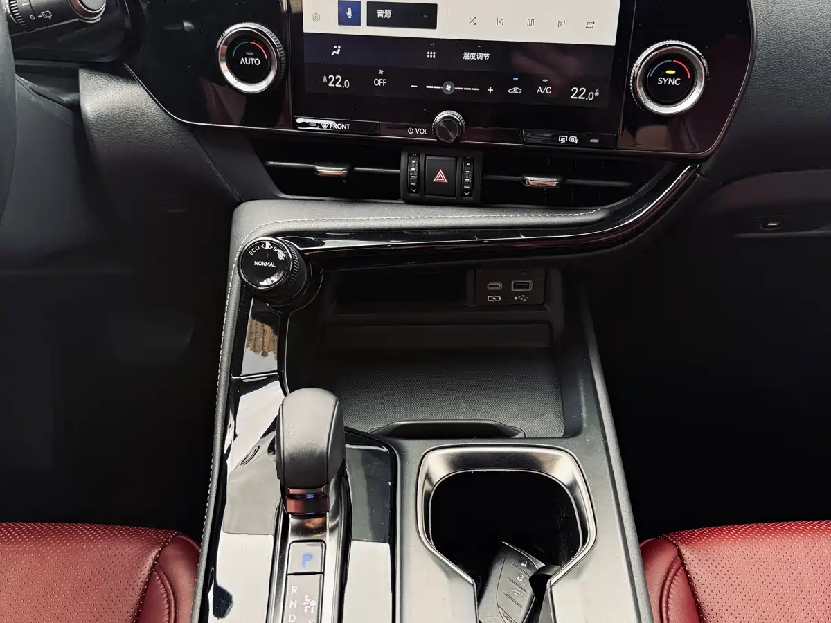 Lexus NX 2023 350h FWD Dynamic Edition фото 27