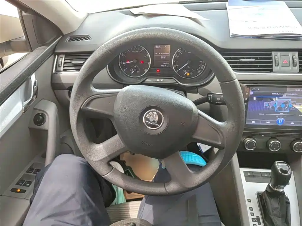 Škoda Octavia 2015 1.6L Automatic逸杰版 фото 11