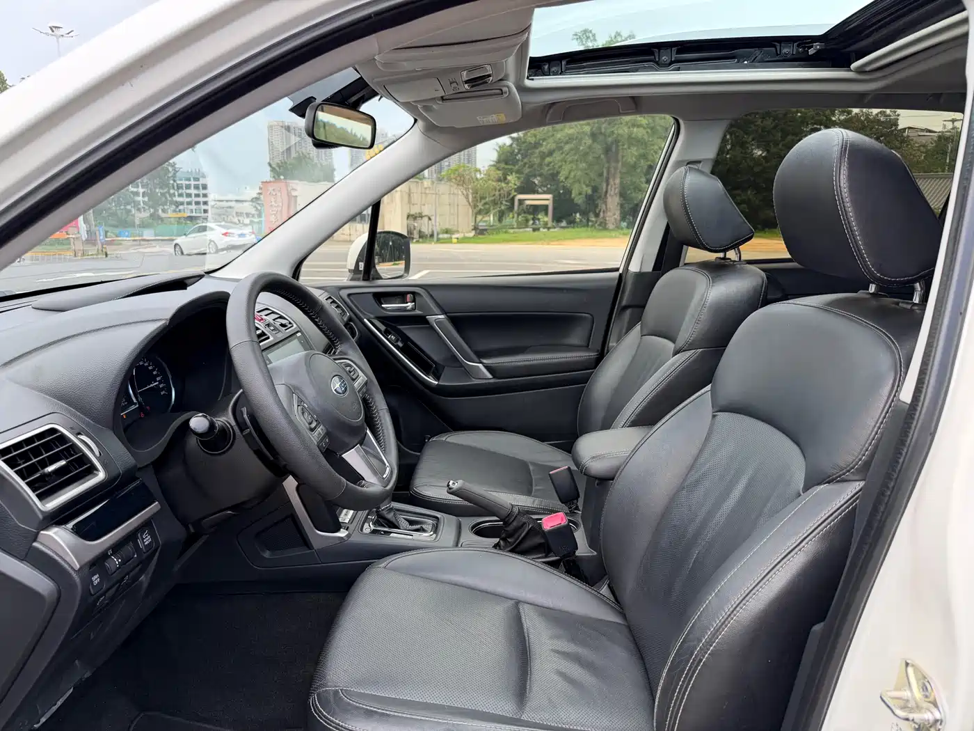 Subaru Forester 2016 2.5i Prestige Navigation Edition фото 8