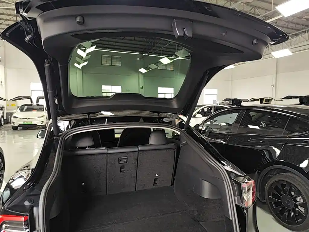 Фото 19 - Tesla Model Y