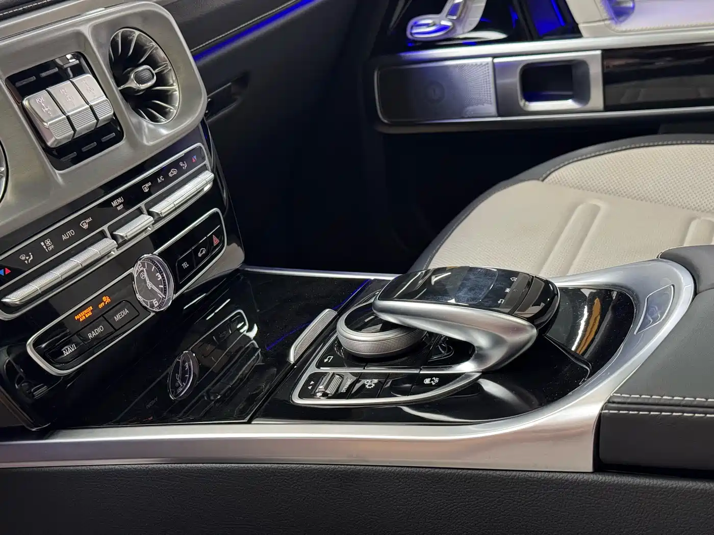 Mercedes-Benz G-Class 2024 G 500 фото 21