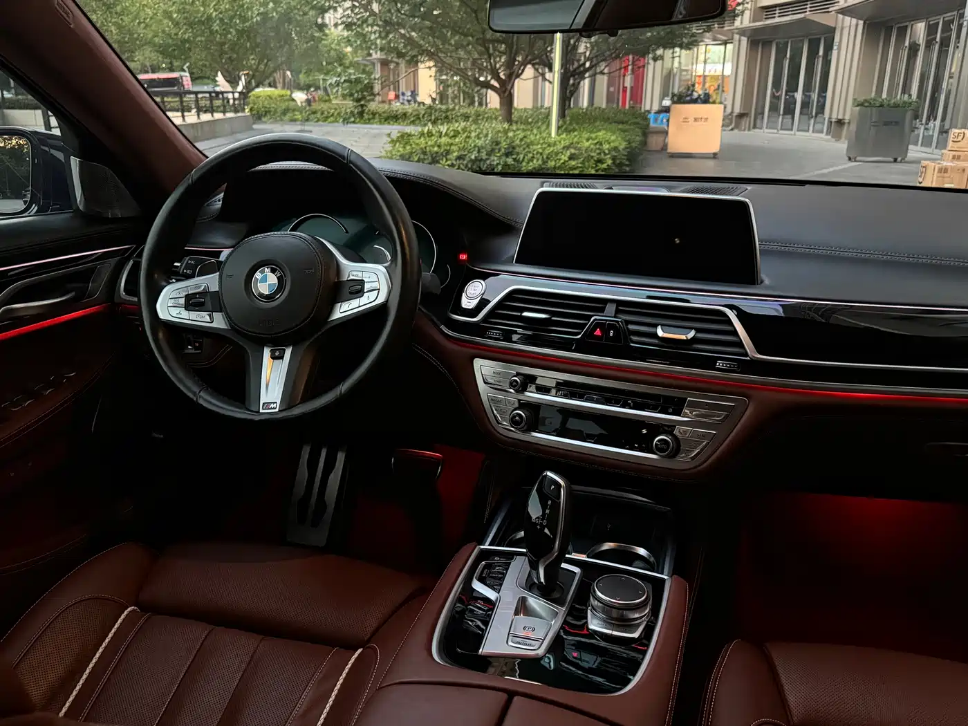 BMW 7 Series 2018 750Li xDrive M Sport Package фото 29