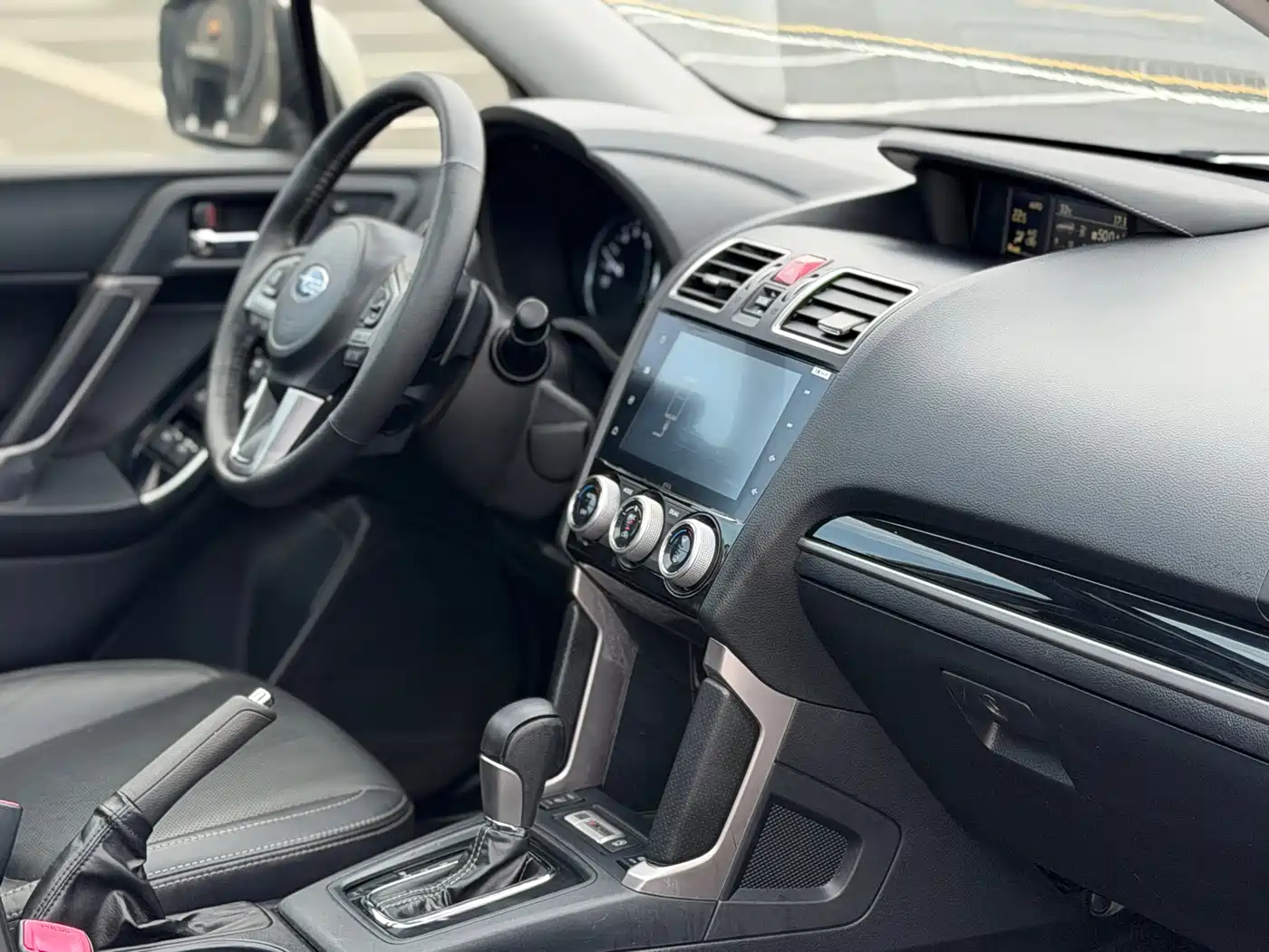 Subaru Forester 2016 2.5i Prestige Navigation Edition фото 14