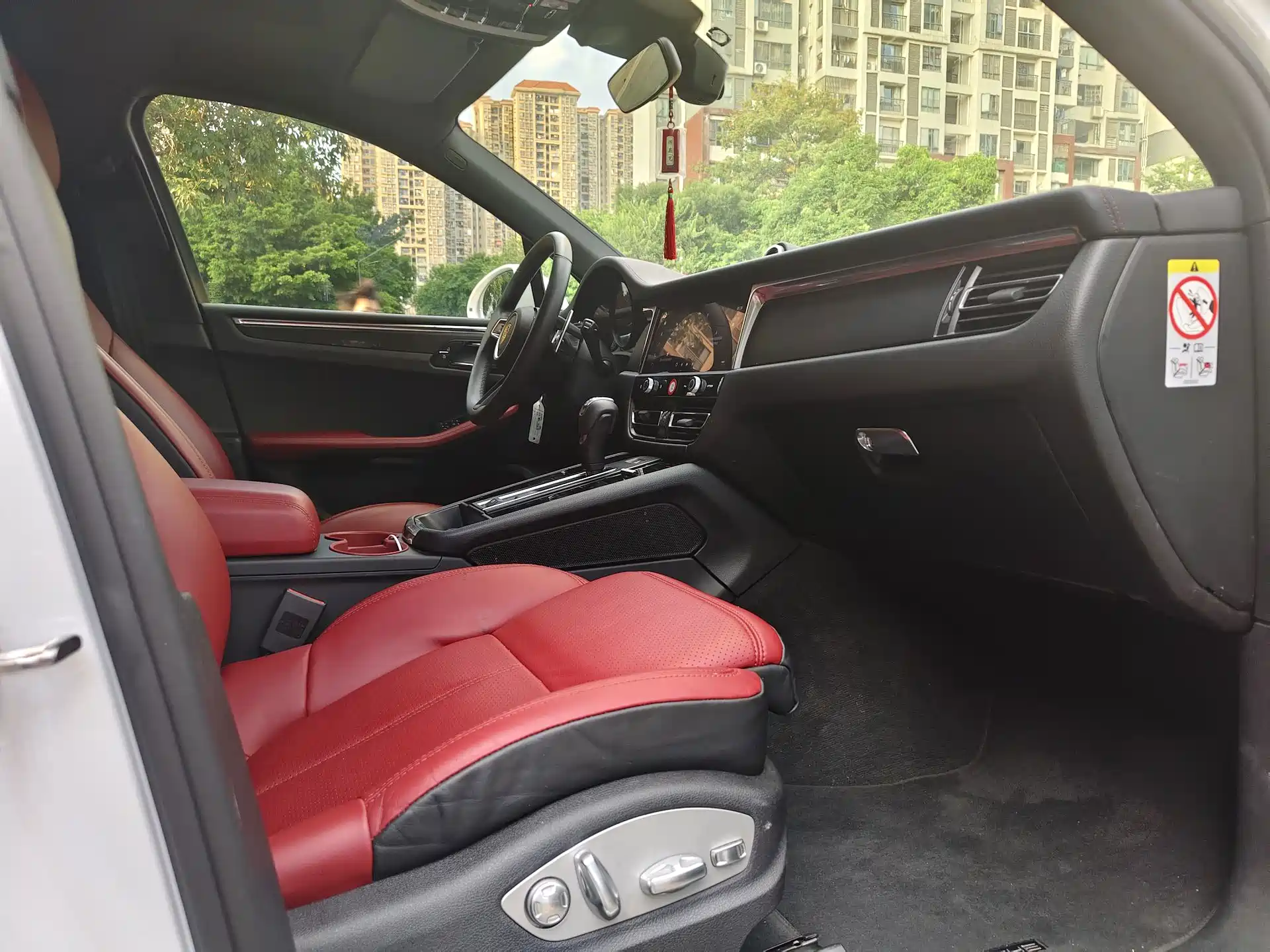 Photo 10 - Porsche Macan