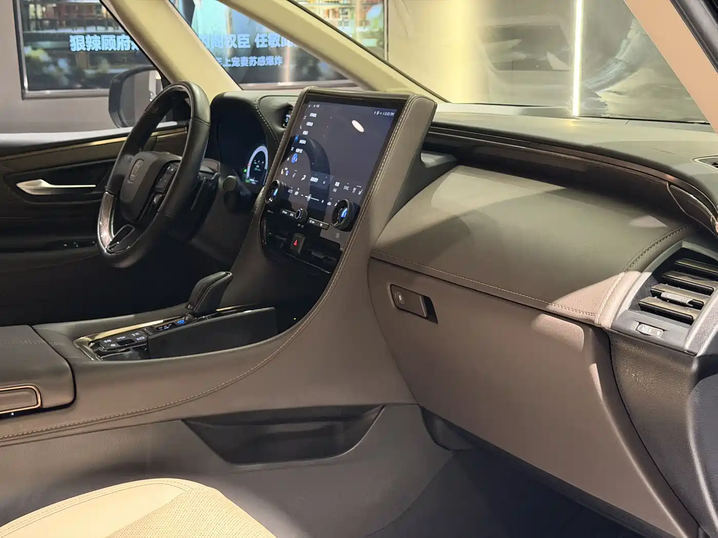 Toyota Vellfire 2024 Crown Hybrid 2.5L Executive Premium Edition фото 11