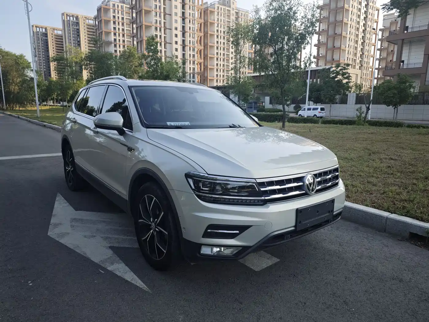 Фото 9 - Volkswagen Tiguan L