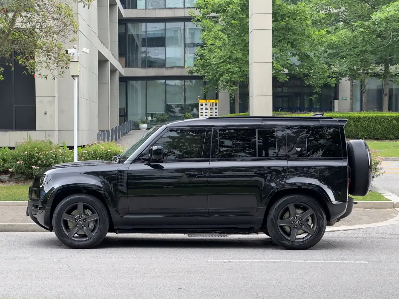 Land Rover Defender 2024 110 3.0T P400 X-DYNAMIC HSE фото 4