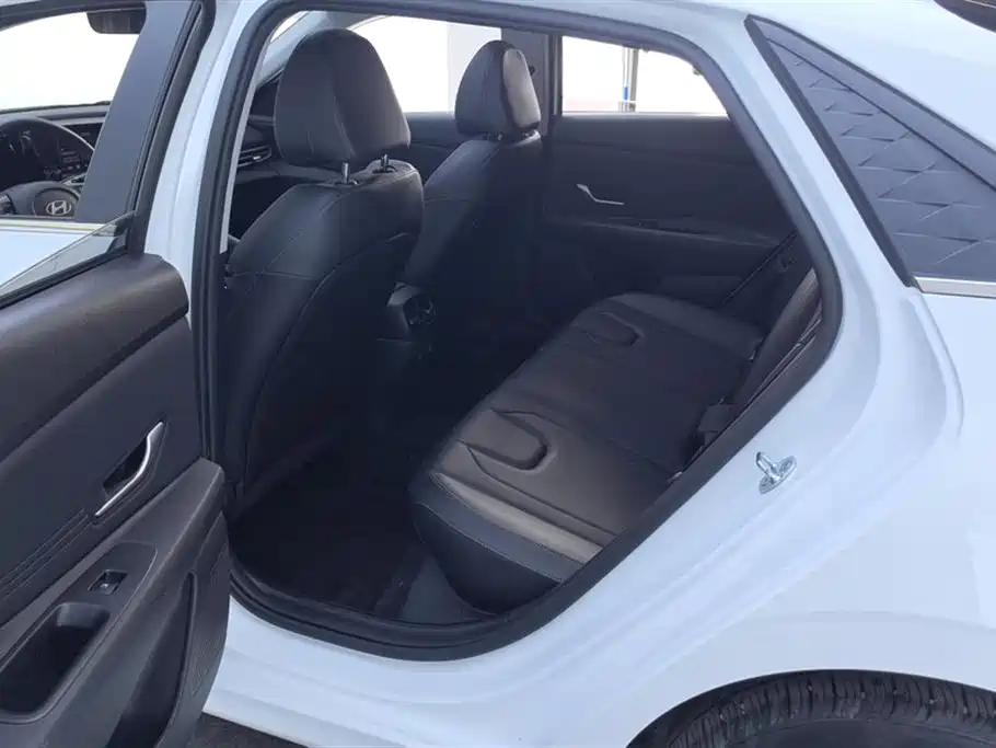 Hyundai Elantra 2023 1.5L CVT GLX Elite Edition фото 11