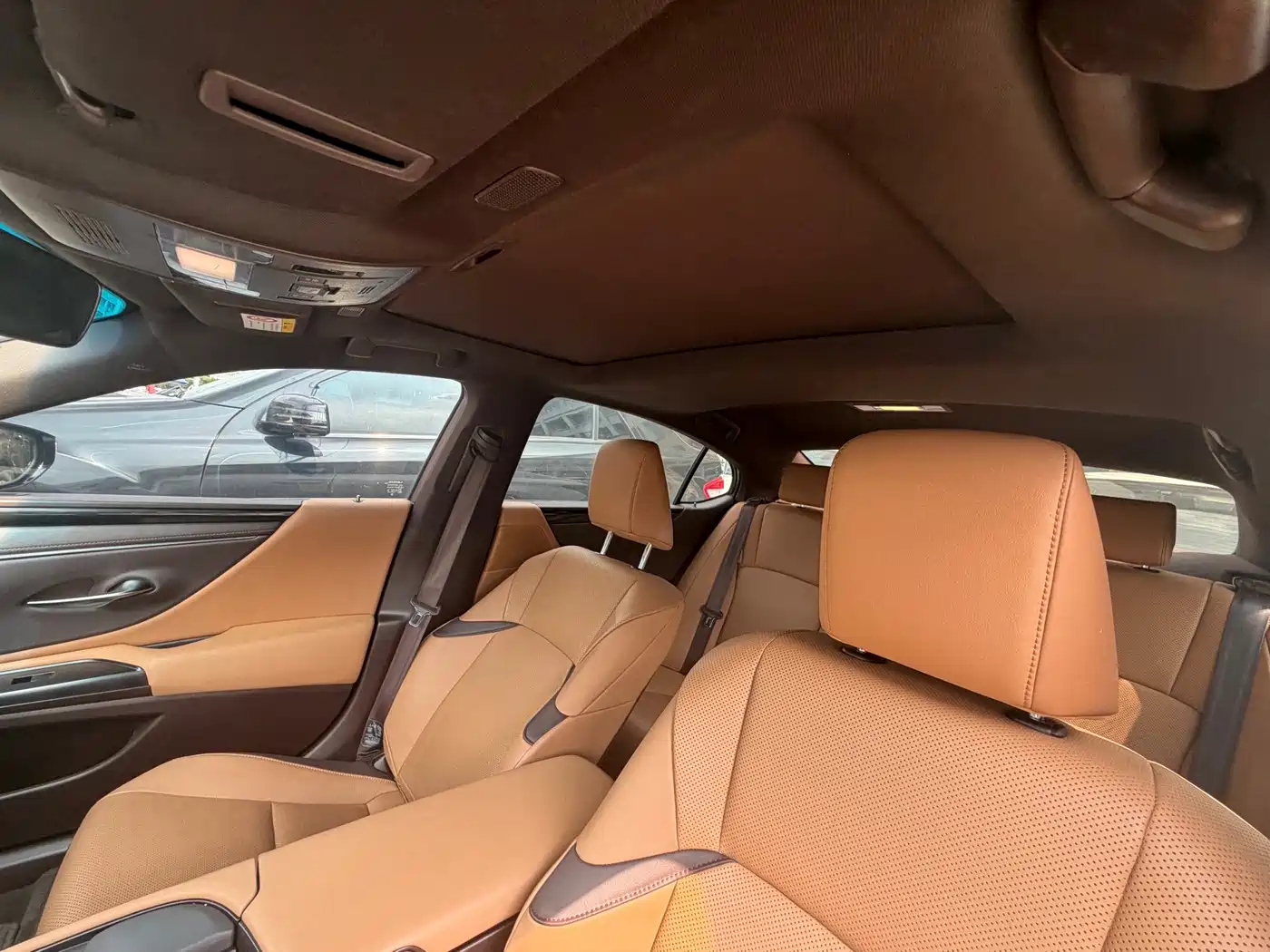 Фото 8 - Lexus ES