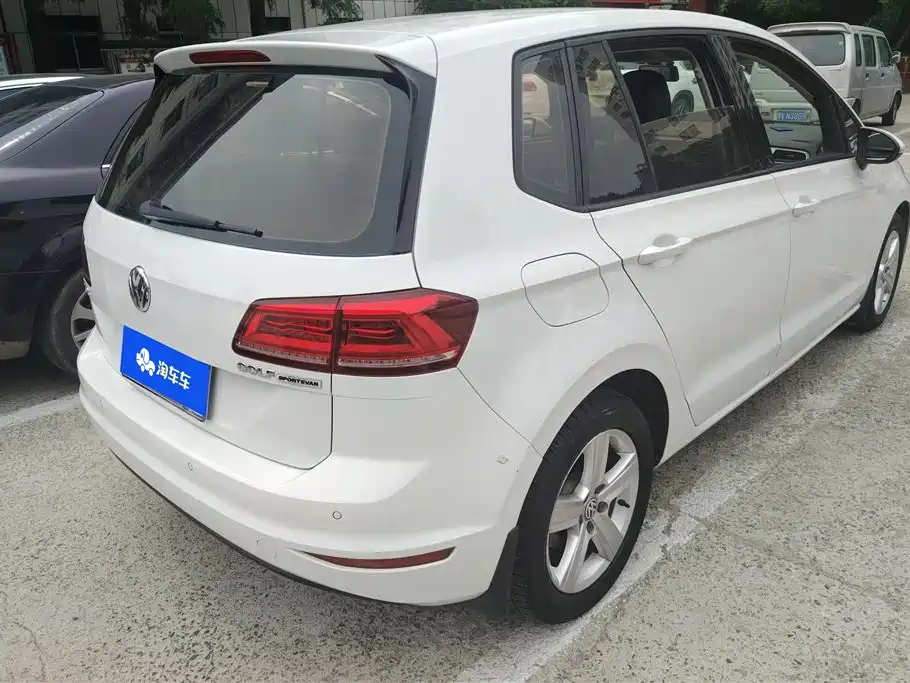 Volkswagen Golf Sportsvan 2016 1.6L Automatic Comfort фото 3