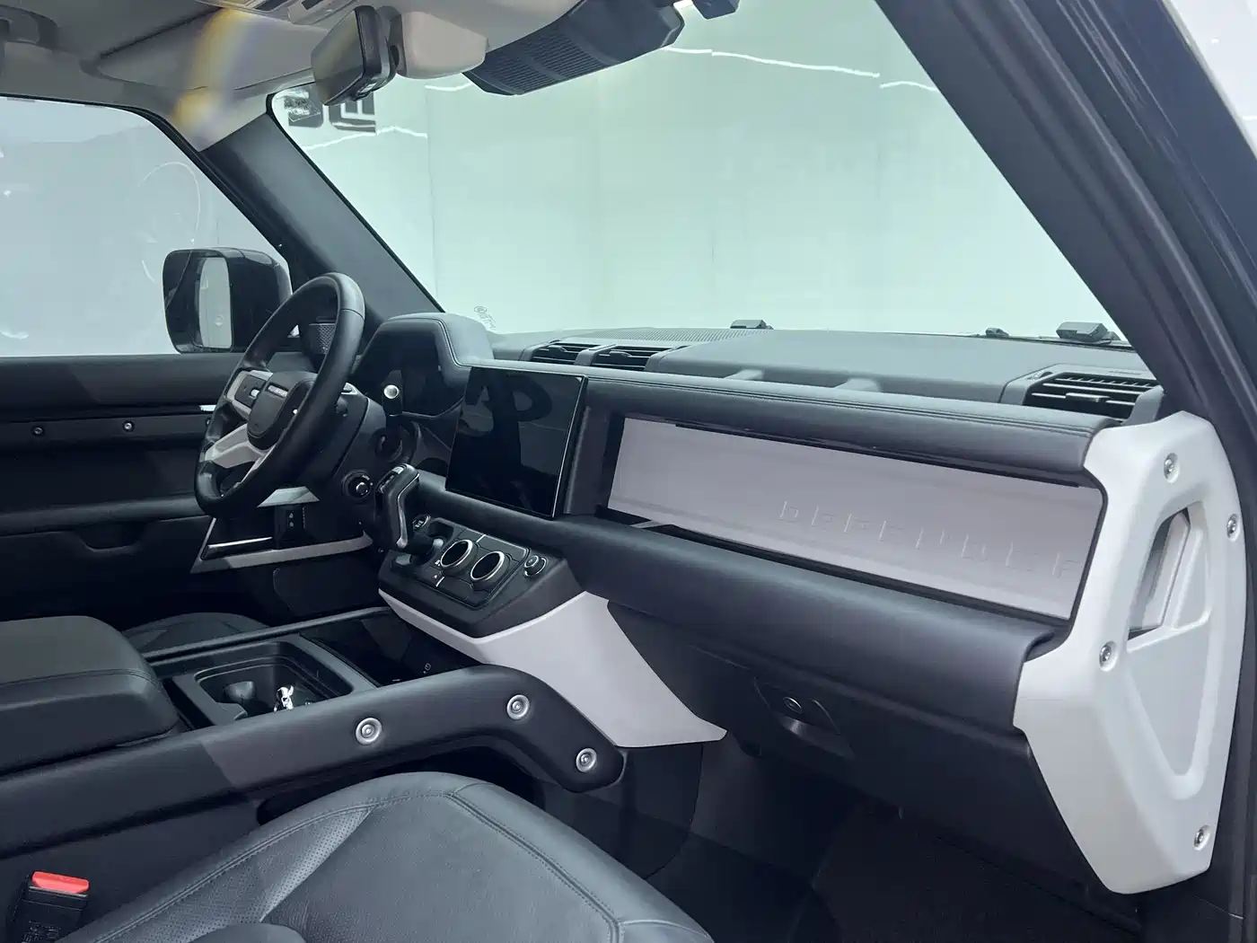 Land Rover Defender 2023 Facelift 90 3.0T P400 XS фото 31