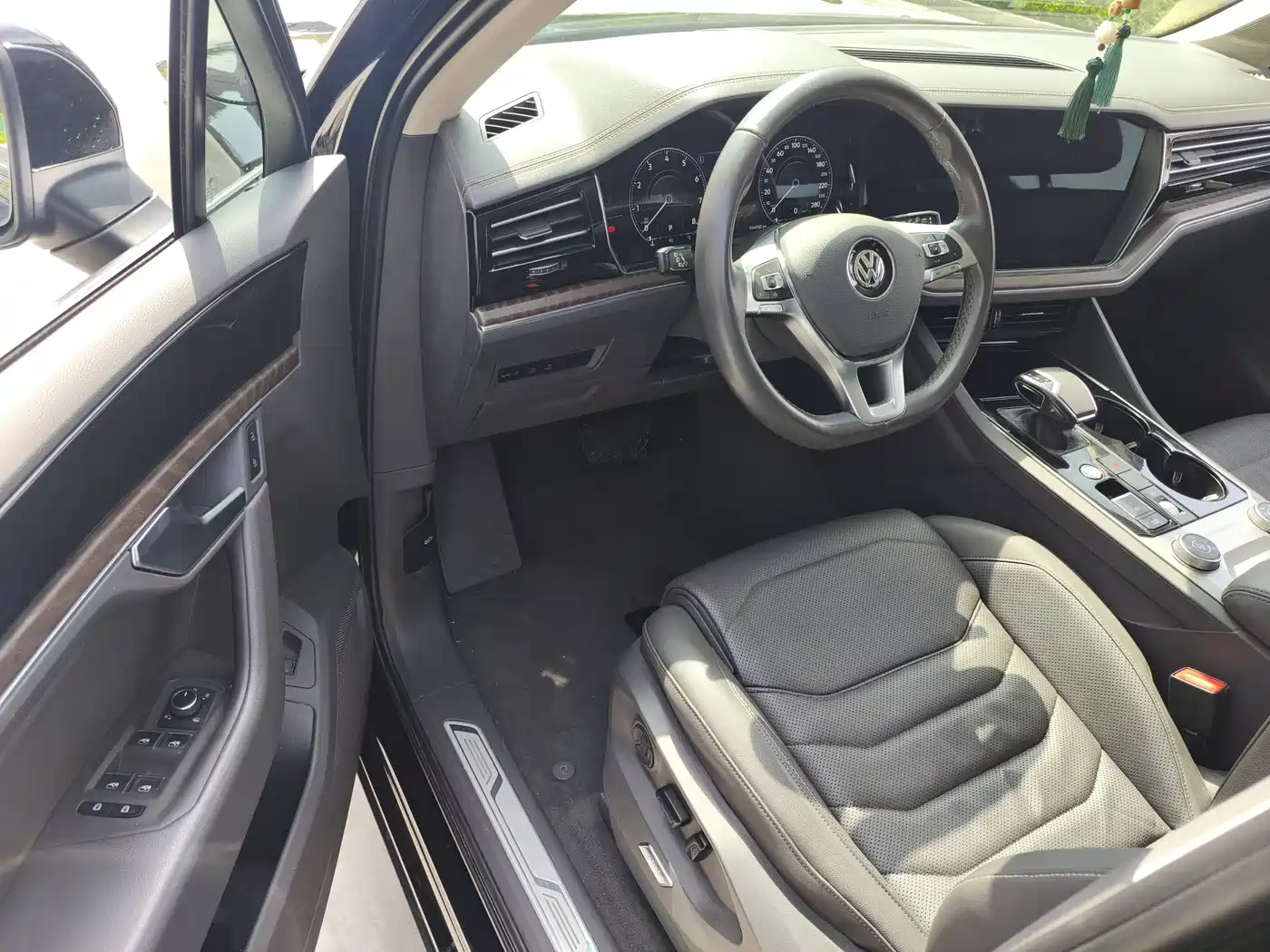 Volkswagen Touareg 2019 2.0TSI Sharp Wing Edition China VI фото 9
