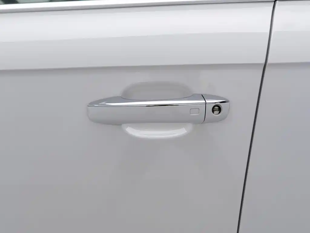 Фото 18 - Audi A4L