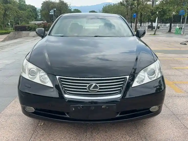 Фото 2 - Lexus ES