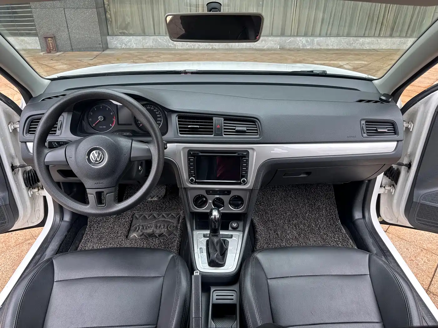 Volkswagen Lavida 2015 1.6L Automatic Trend Edition фото 5