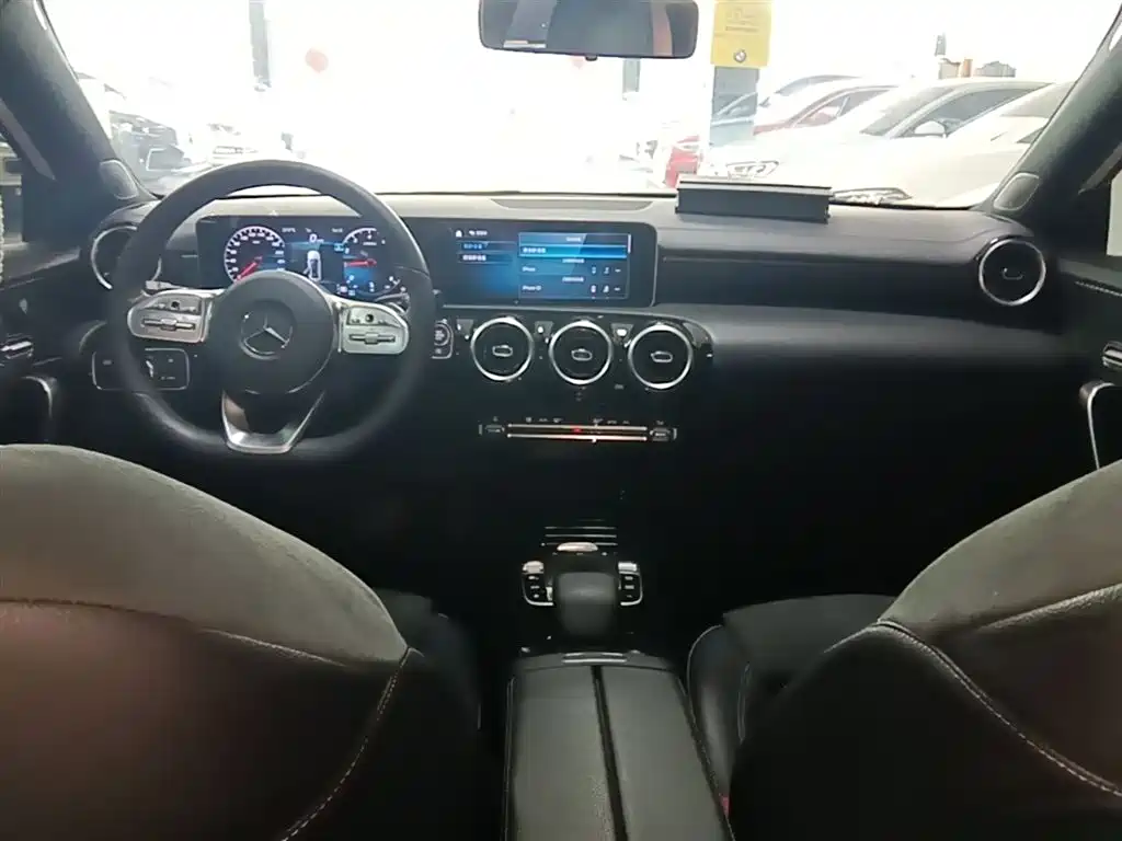 Mercedes-Benz A-Class 2019 Facelift A 200 L Sports Sedan фото 10
