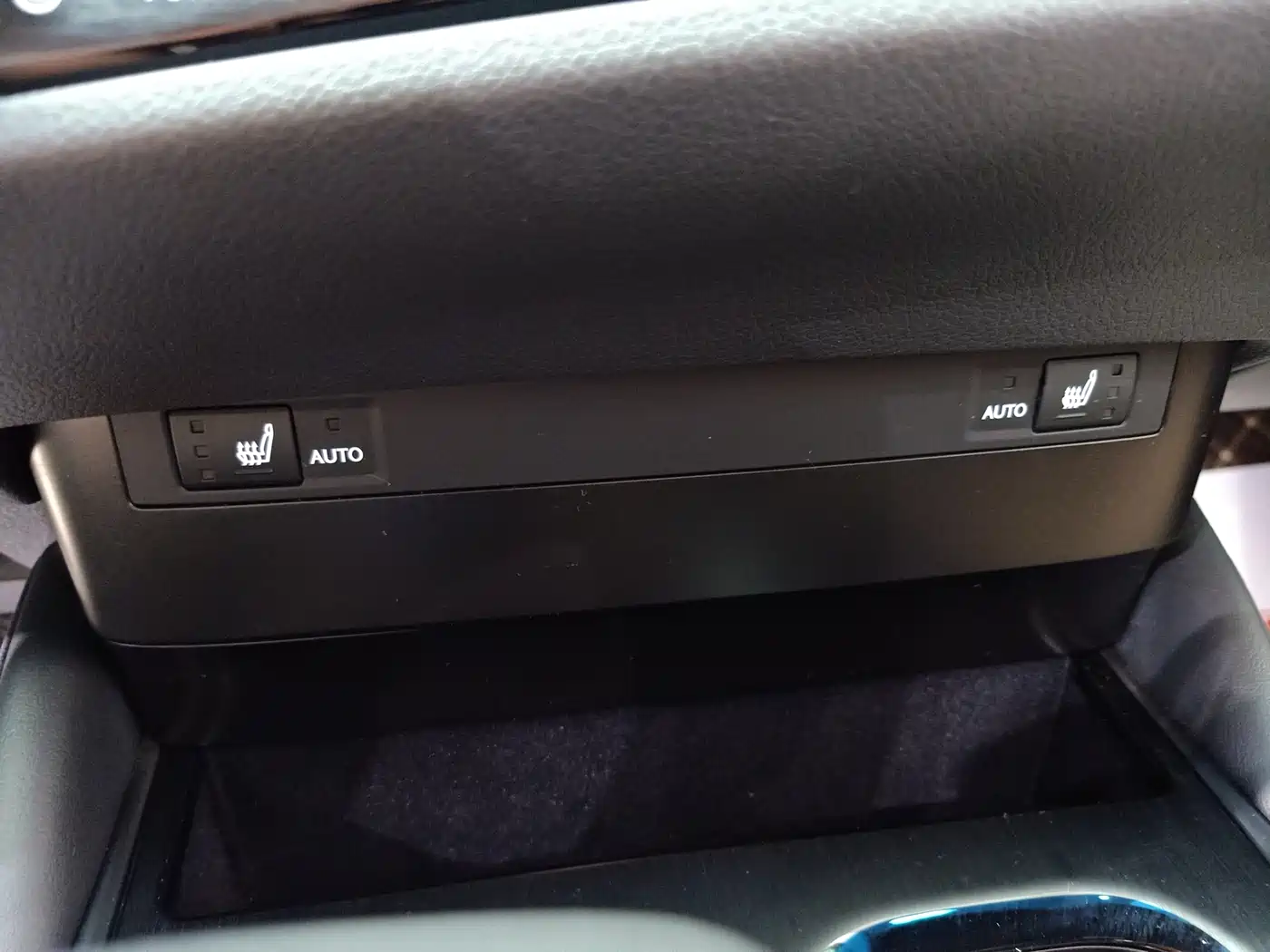 Lexus ES 2022 200 Excellence Edition фото 14