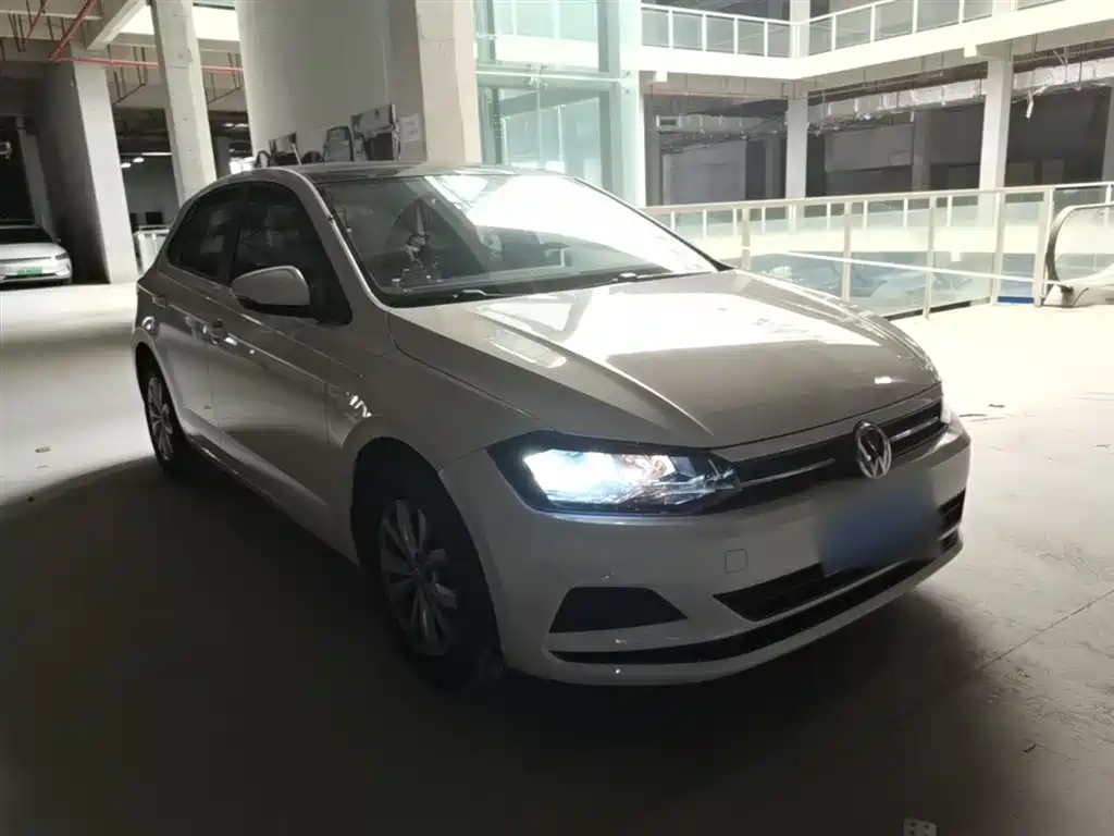 Volkswagen Polo 2019 Plus 1.5L Automatic Colorful Tech Edition фото 4