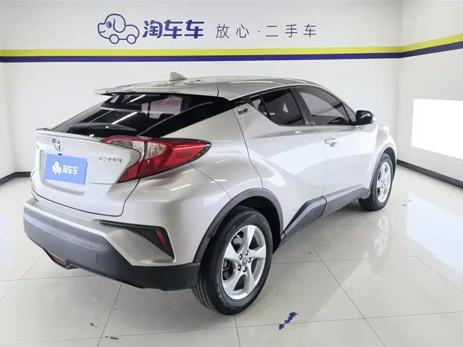 Toyota C-HR 2020 Model 2.0L Elite фото 3