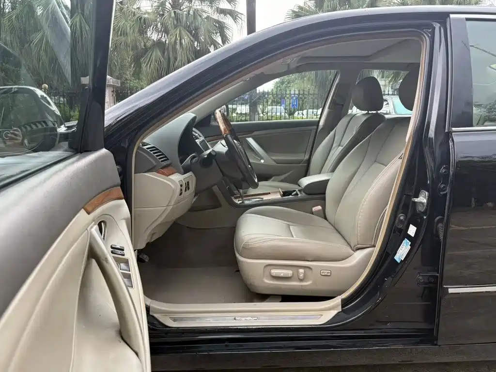 Фото 7 - Toyota Camry