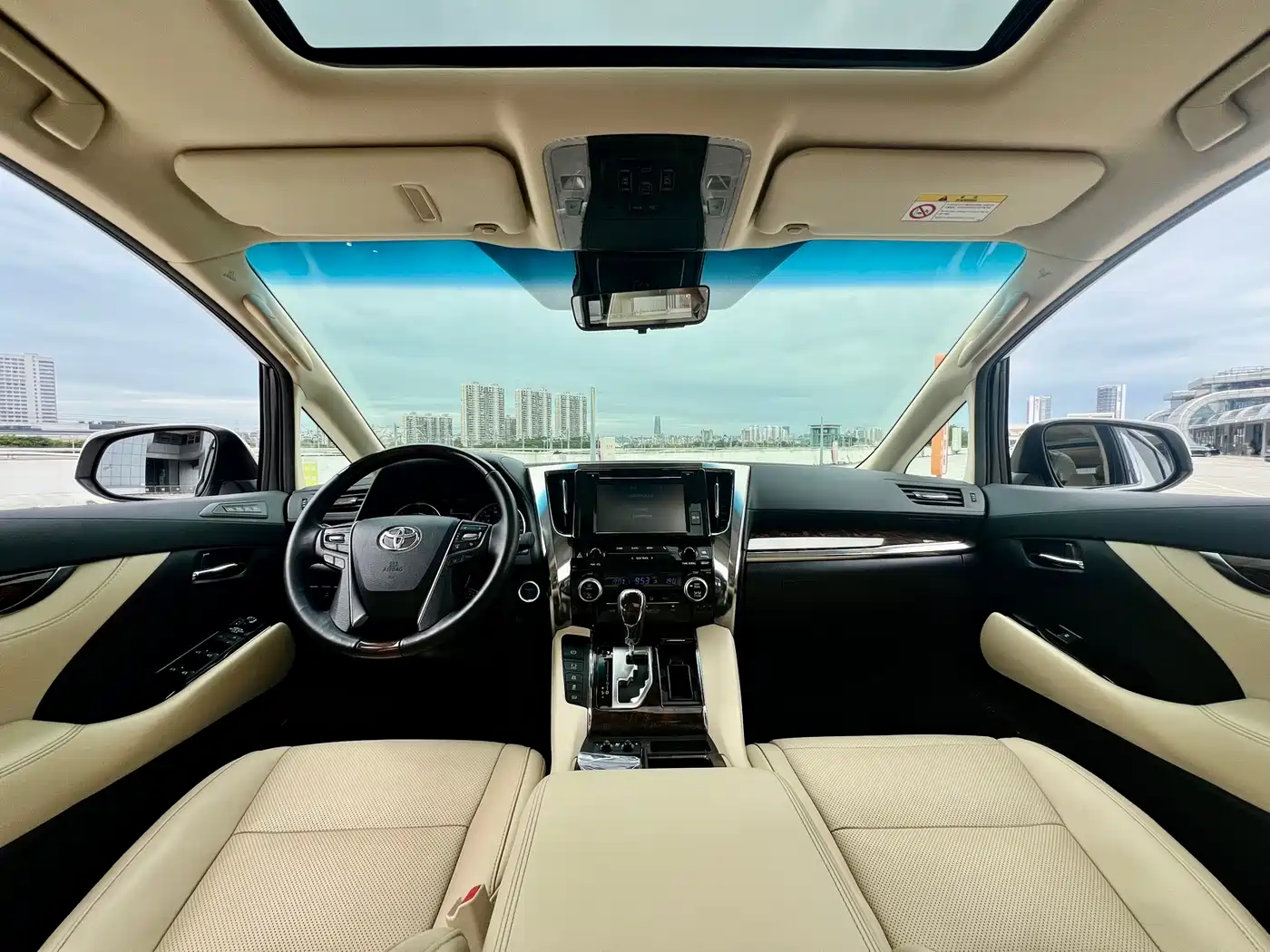 Toyota Alphard 2019 Hybrid 2.5L Luxury фото 9