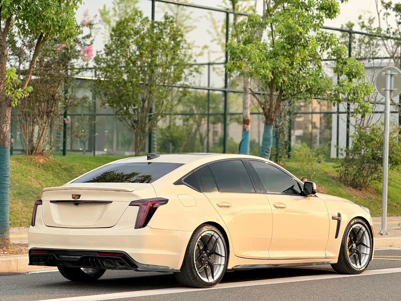 Фото 10 - Cadillac CT5