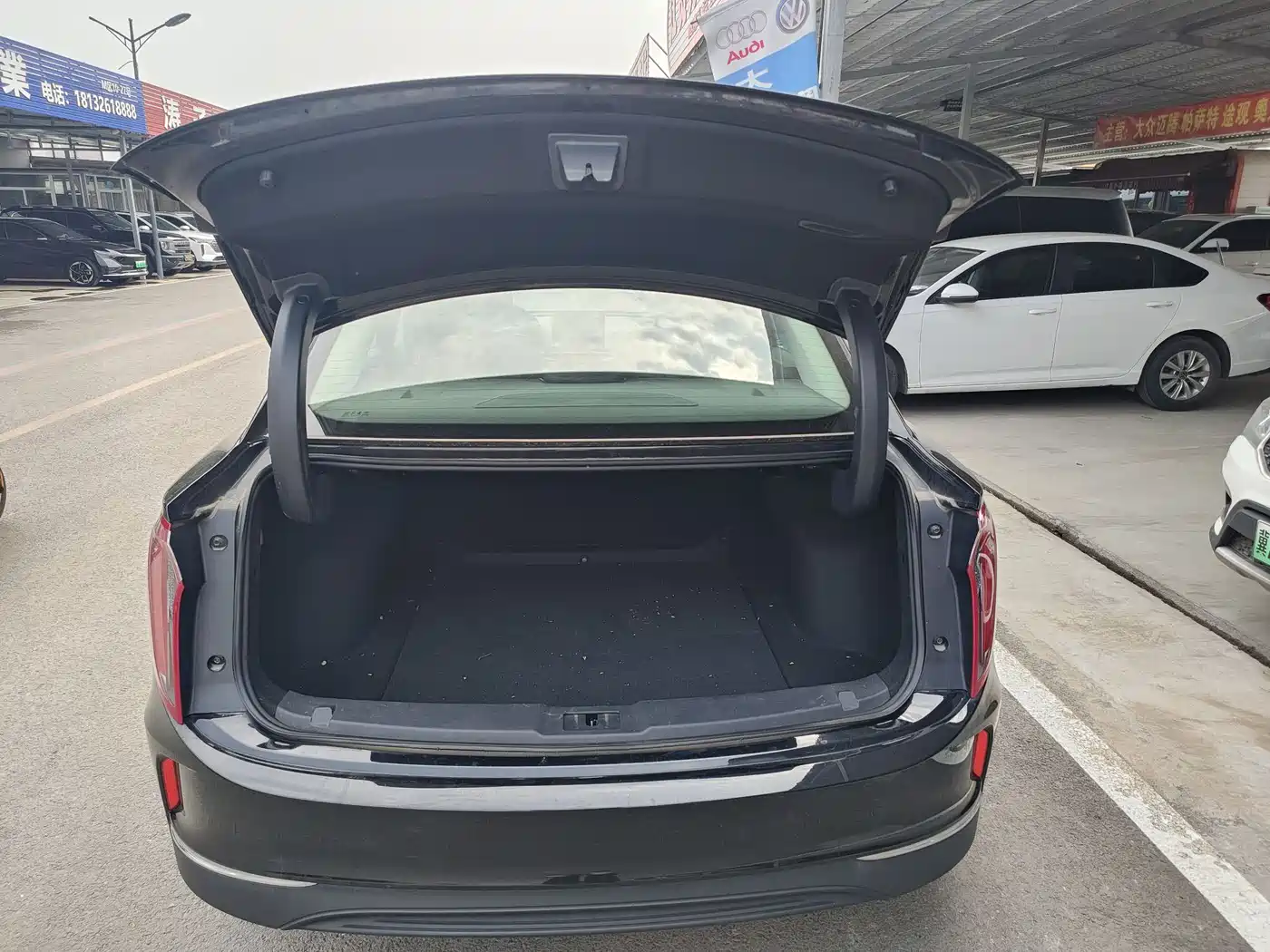 Hongqi E-QM5 2022 431km Charging Enjoyment Edition фото 4