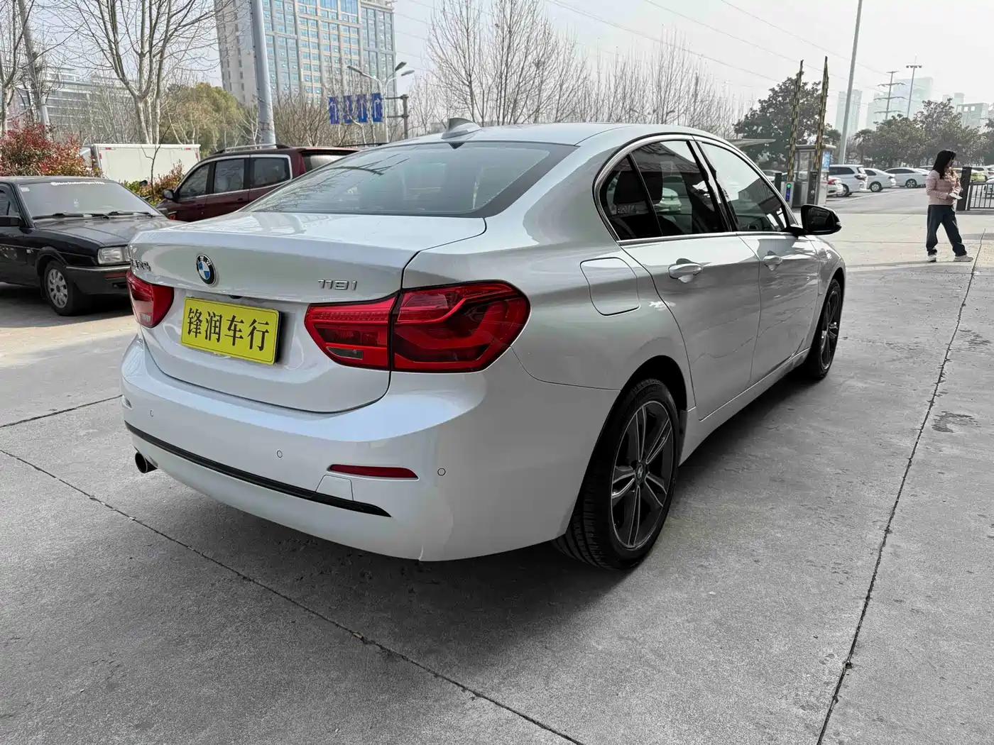 BMW 1 Series 2018 118i Sport Edition фото 4