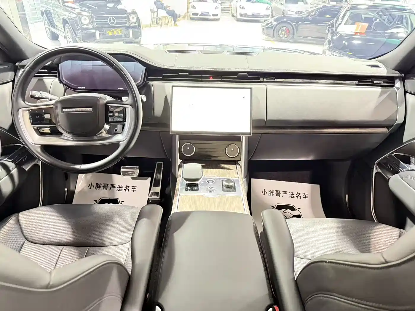 Land Rover Range Rover 2023 3.0 L6 400PS Golden Age 7-Seater Long Wheelbase фото 7