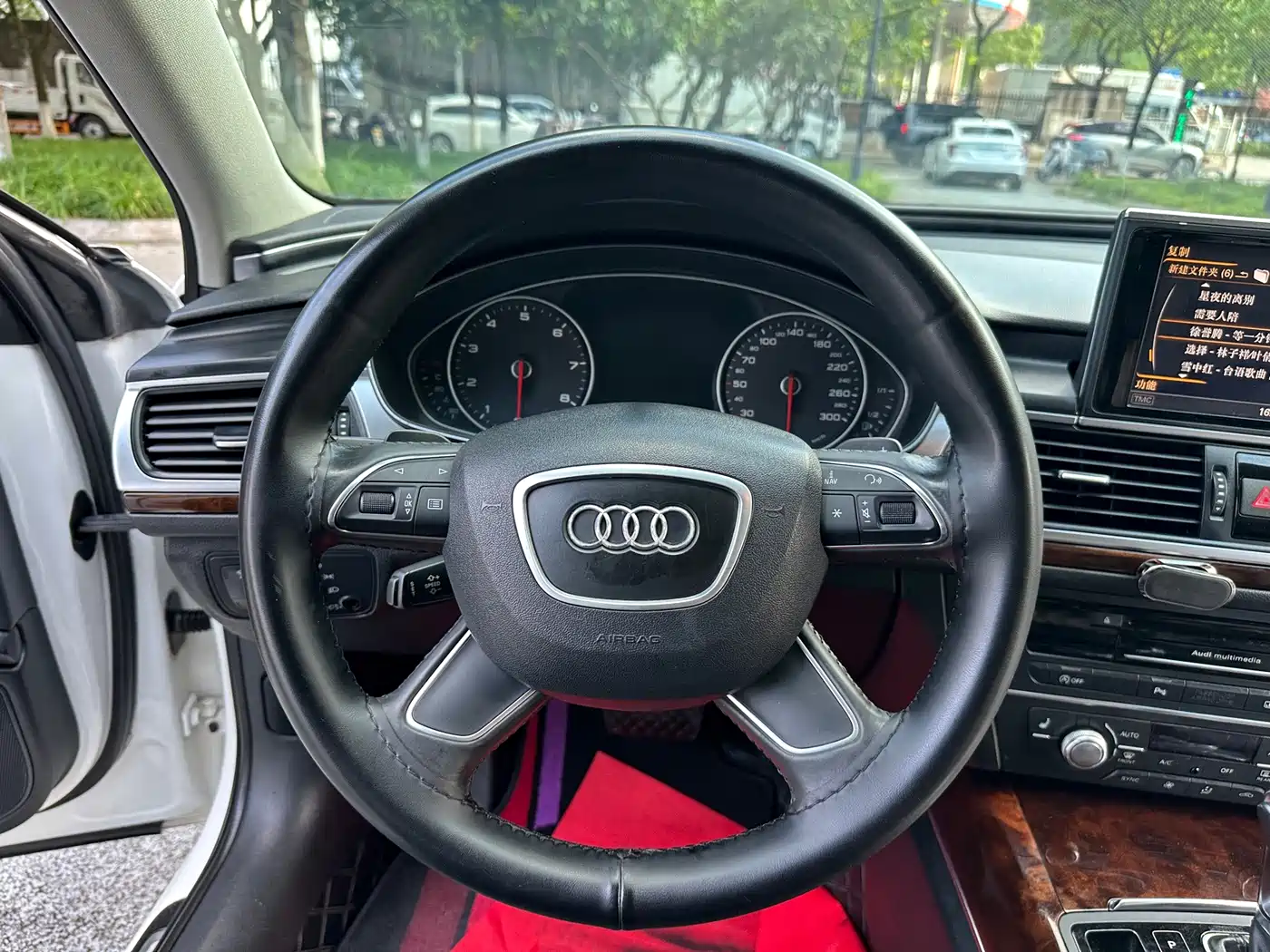 Фото 17 - Audi A6L