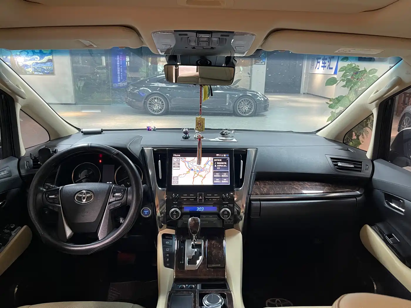 Toyota Alphard 2021 Hybrid 2.5L Luxury фото 9