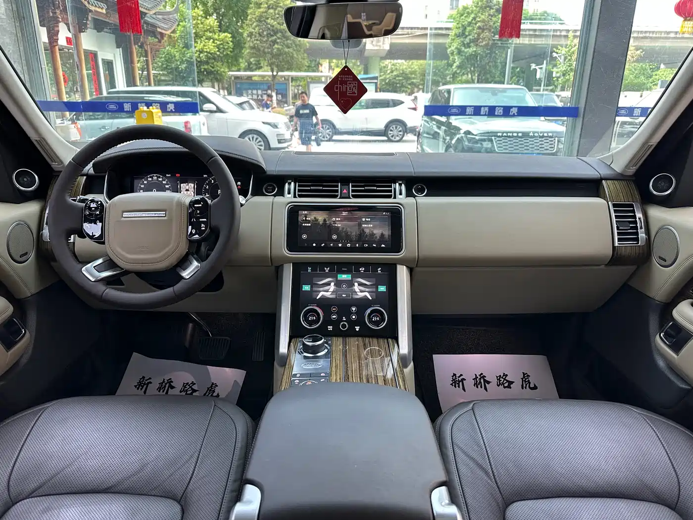 Land Rover Range Rover 2018 3.0 SC V6 Vogue Heritage Extended Edition фото 5