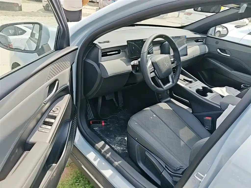 BYD Qin PLUS 2026 DM-i Smart Edition 128KM Progressive фото 16