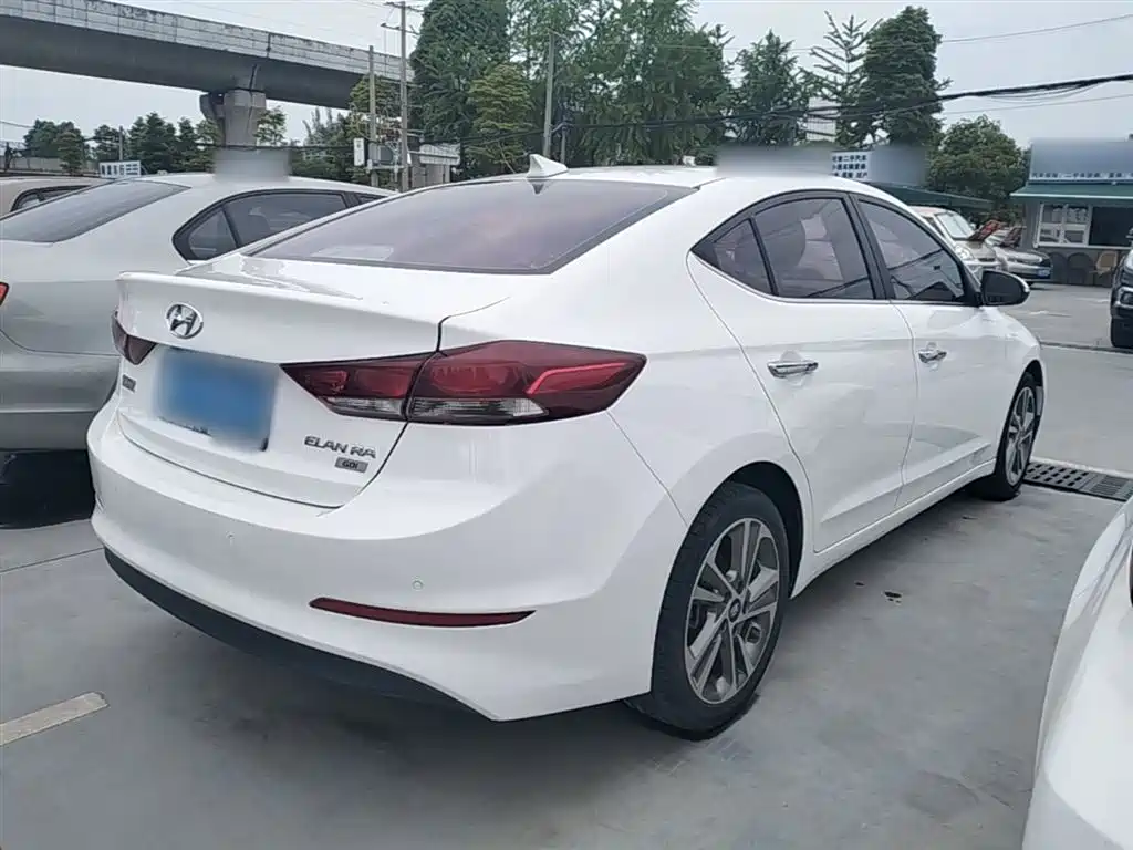 Hyundai Elantra 2016 Model 1.6L Automatic Smart Elite фото 7