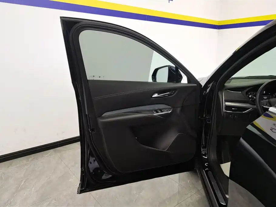 Cadillac XT4 2021 28T FWD Premium Edition фото 7