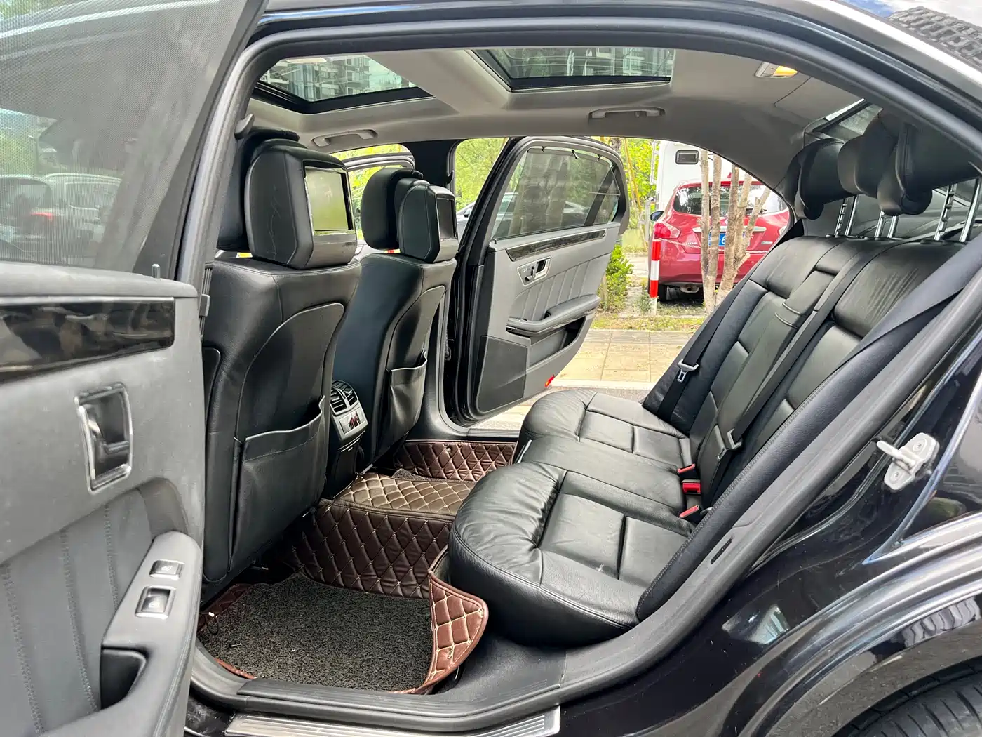 Mercedes-Benz E-Class 2012 E 300 L Fashion фото 20