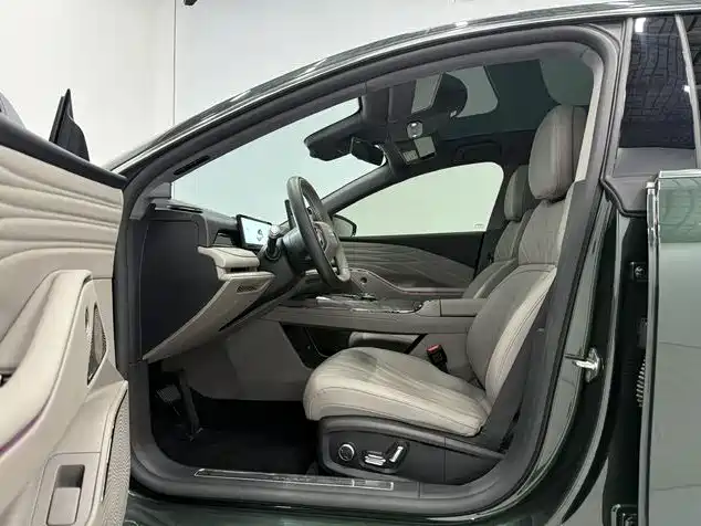 Geely Galaxy Galaxy Xingyao 8 2025 130km EM-P Starship Edition фото 10