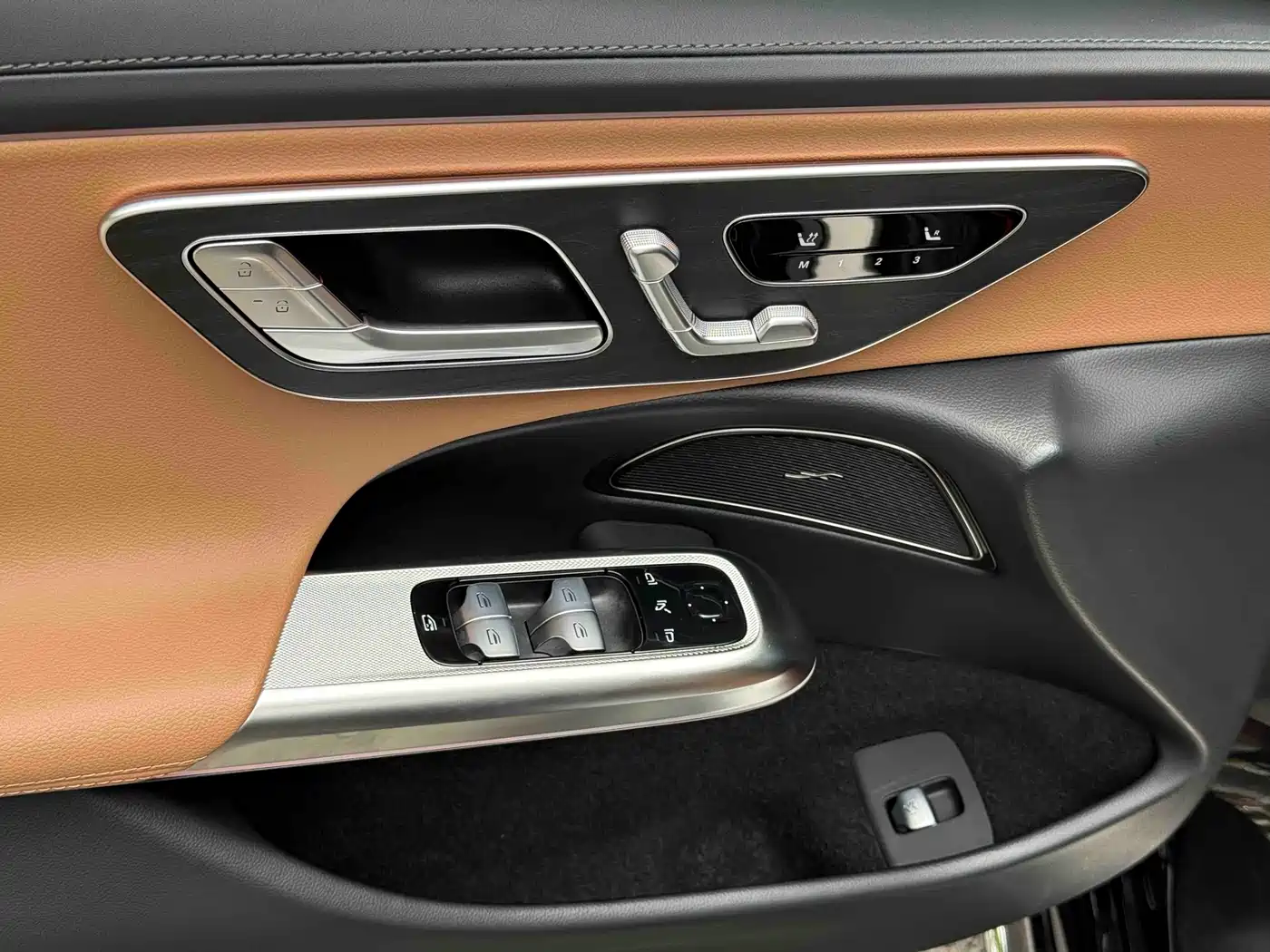 Mercedes-Benz E-Class 2024 E 300 L Fashion фото 13