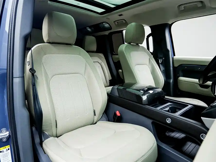 Land Rover Defender 2020 Model 110 P400 SE фото 13