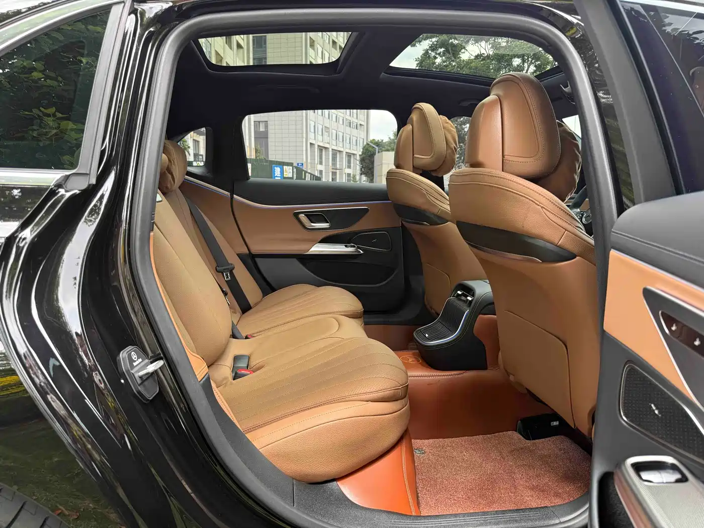Mercedes-Benz E-Class 2024 E 300 L Fashion фото 33