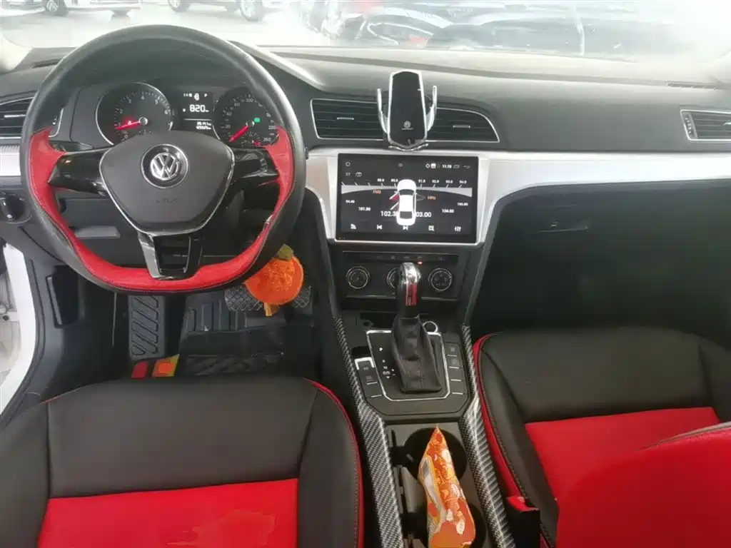 Volkswagen Lamando 2017 230TSI DSG Trend Edition фото 10