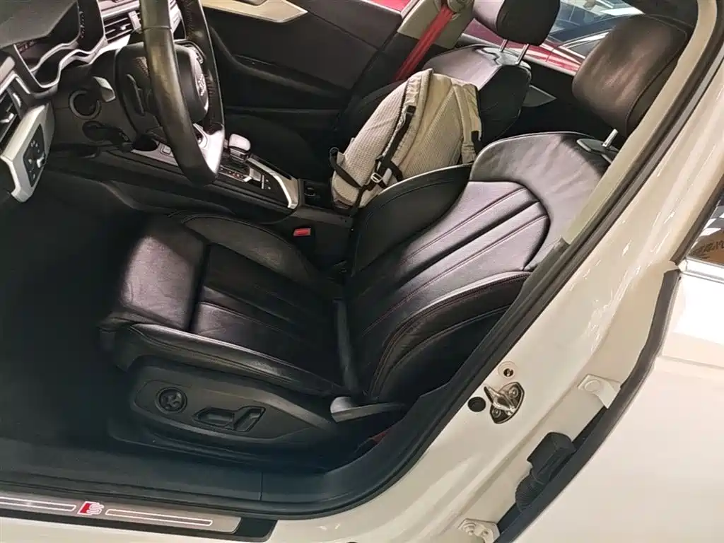Audi A4L 2017 Model 45 TFSI quattro Sport Version фото 15
