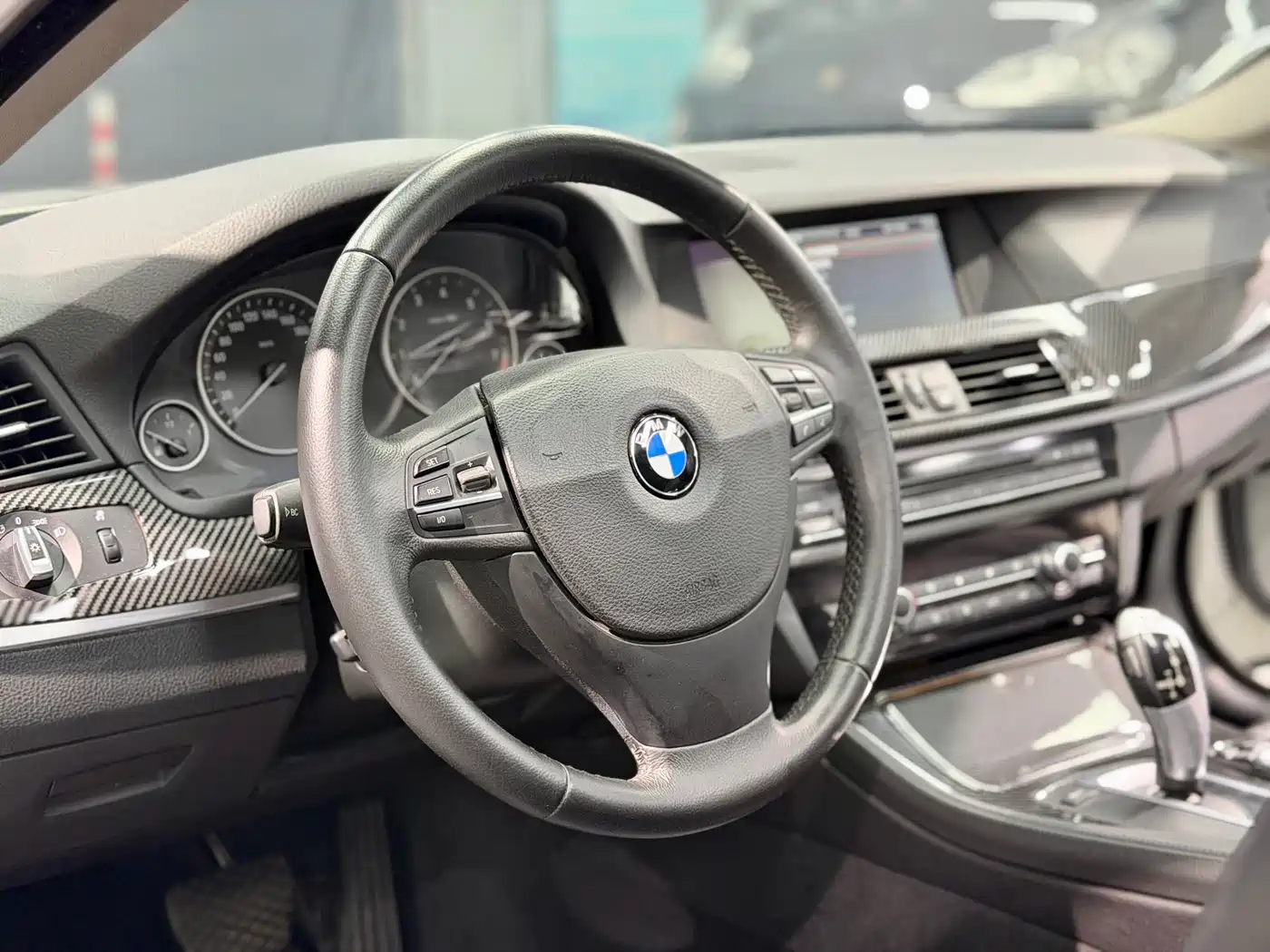 BMW 5 Series 2011 528Li Luxury фото 11
