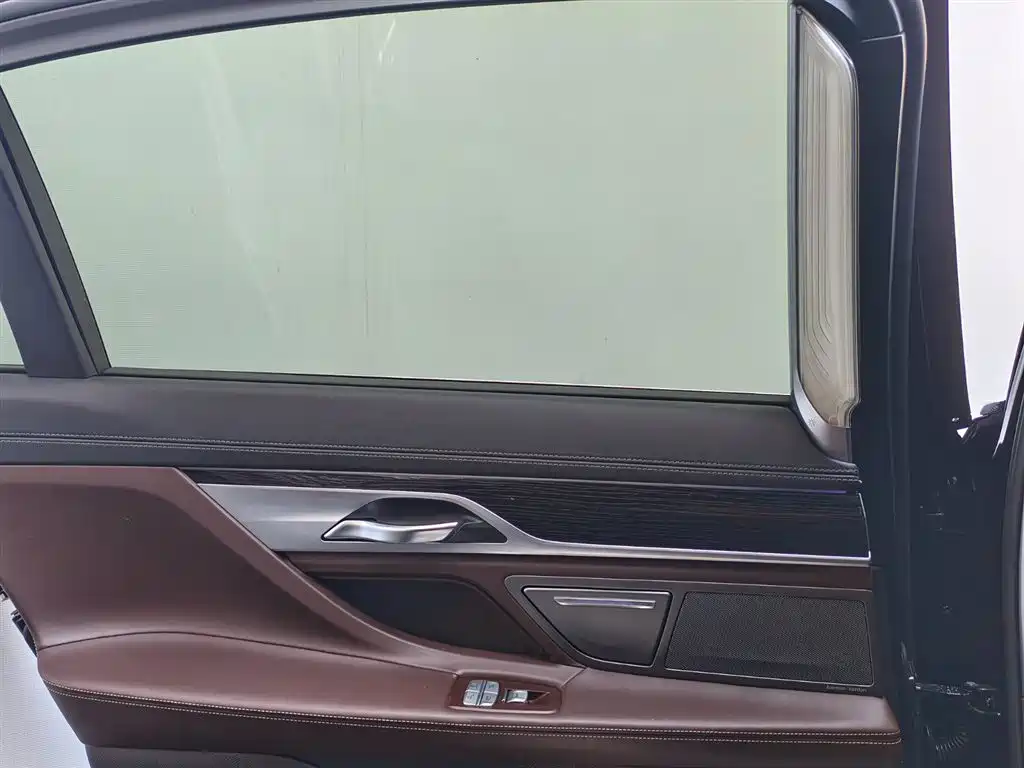 BMW 7 Series 2016 740Li Leading Edition фото 11