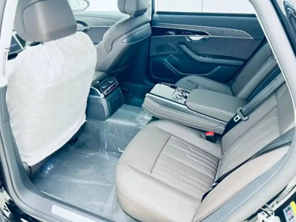 Photo 6 - Audi A8